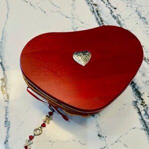 Longaberger 2009 Sweetheart Heart Tender Basket Combo With Tie On, Liner and Lid